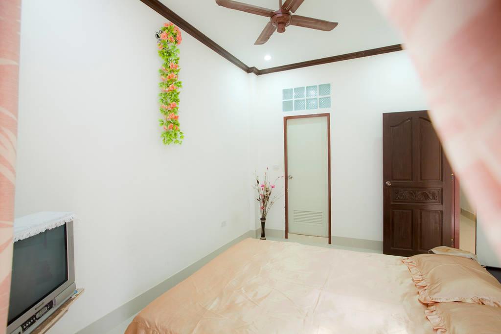 New Era Guesthouse Phuket Esterno foto